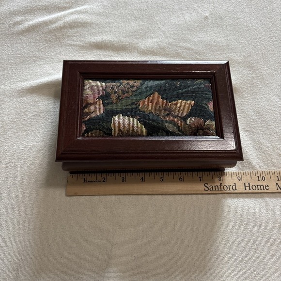 Vintage Wood Floral Tapestry Jewelry Box with Removeable Tray Mirror 8x3.5x5" - Picture 13 of 16